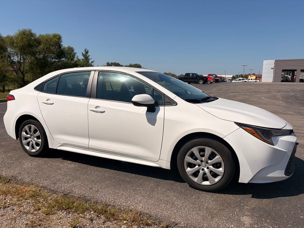 Used 2025 Toyota Corolla LE FWD image 3