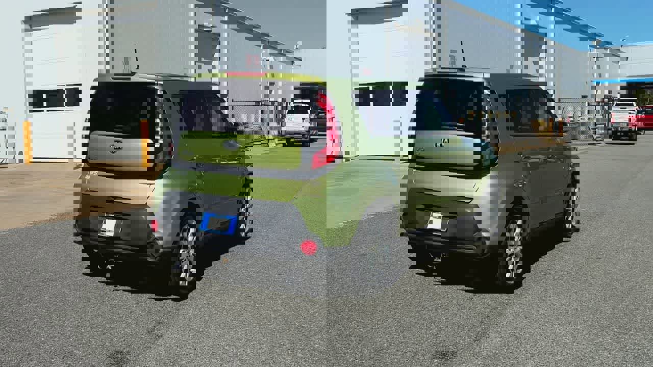 Used 2014 Kia Soul + image 8