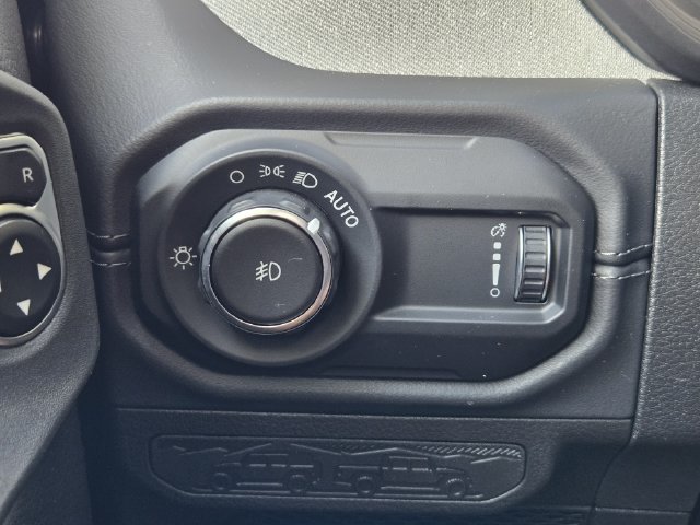 Used 2026 Jeep Wrangler Unlimited Sahara AWD/4WD image 29