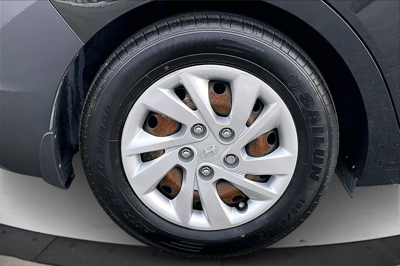 Used 2019 Hyundai Elantra SE image 33