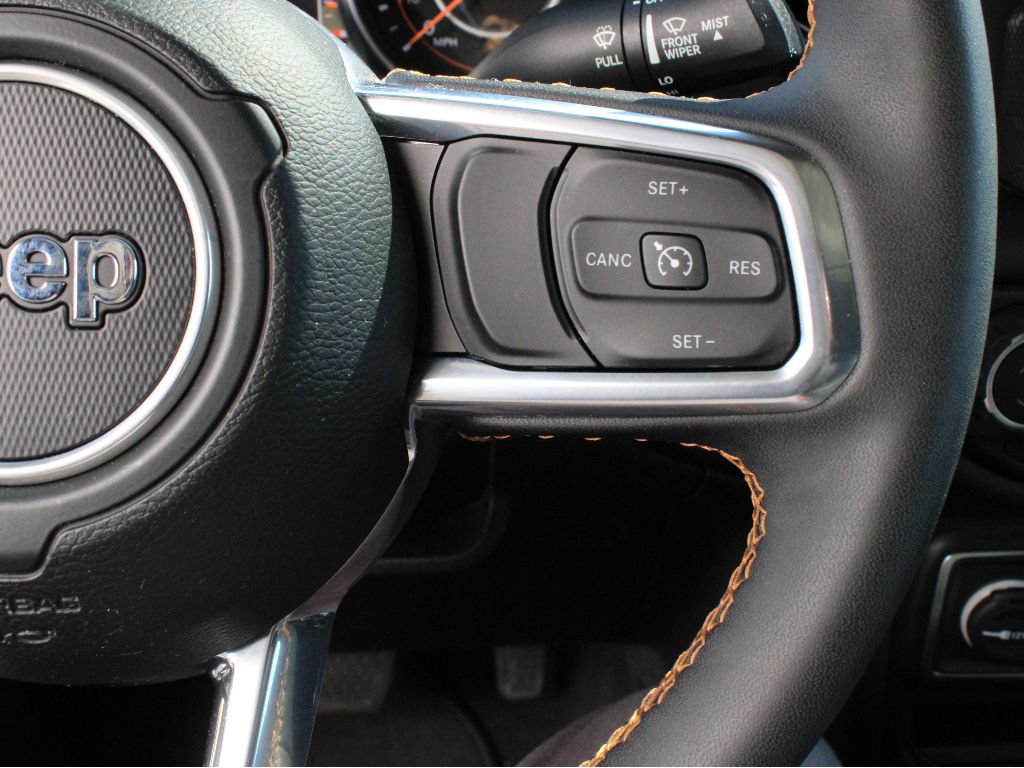 Used 2023 Jeep Gladiator Overland AWD/4WD image 17