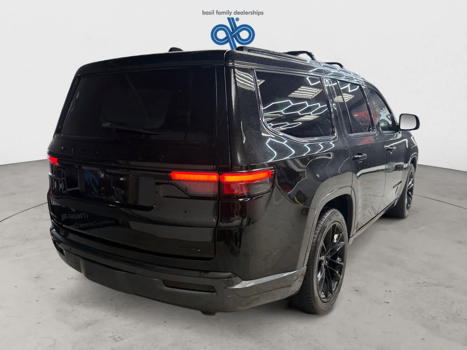 Used 2022 Jeep Wagoneer Series III w/ Premium Group I AWD/4WD image 4