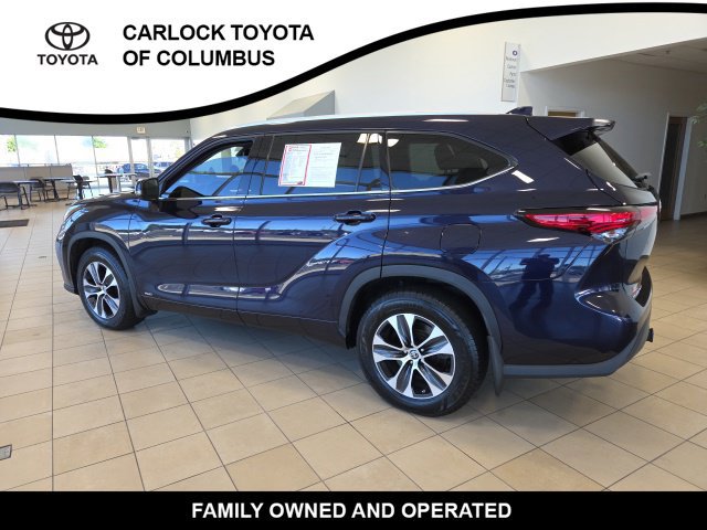 Used 2022 Toyota Highlander XLE AWD/4WD image 11