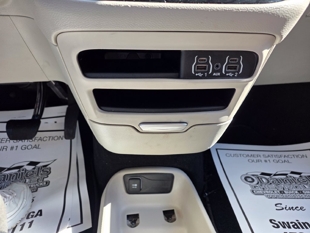 Used 2023 Chrysler Voyager LX FWD image 29
