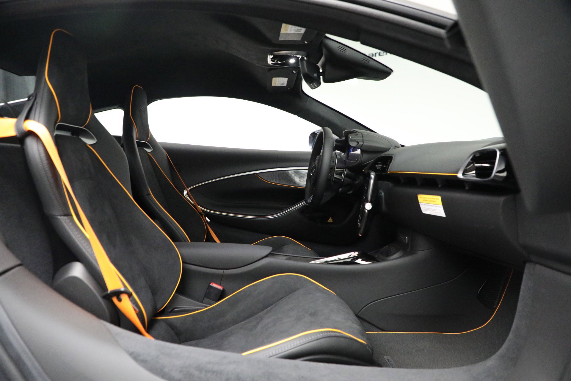 New 2025 McLaren Artura image 24