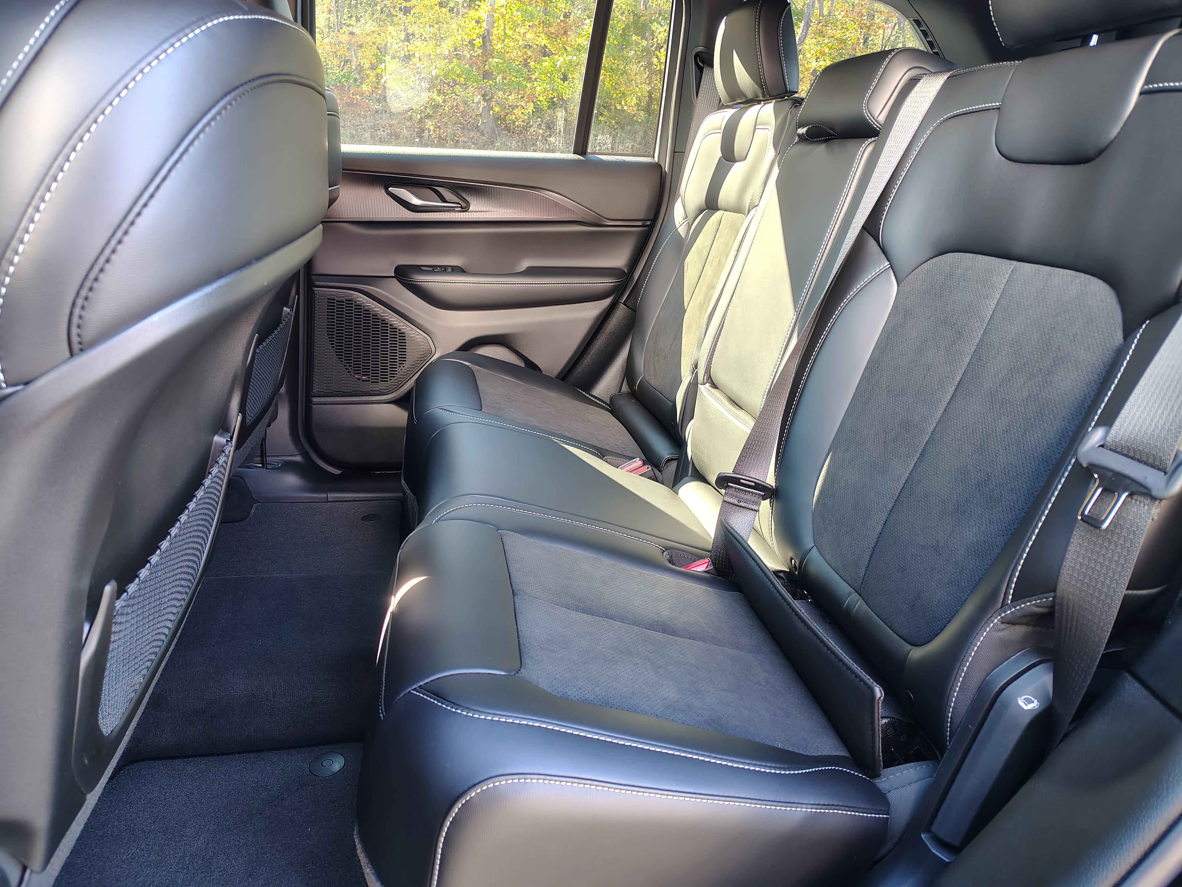 New 2027 Jeep Grand Cherokee Laredo X AWD/4WD image 26