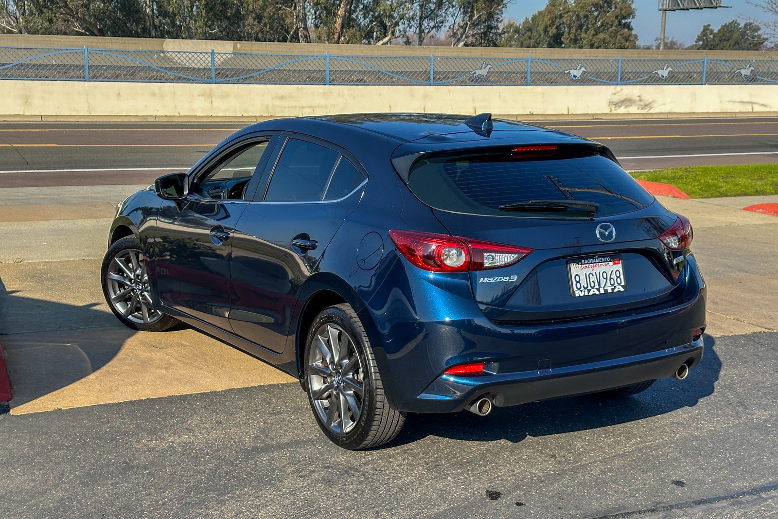 Used 2018 MAZDA MAZDA3 Grand Touring w/ Premium Equipment Package image 7