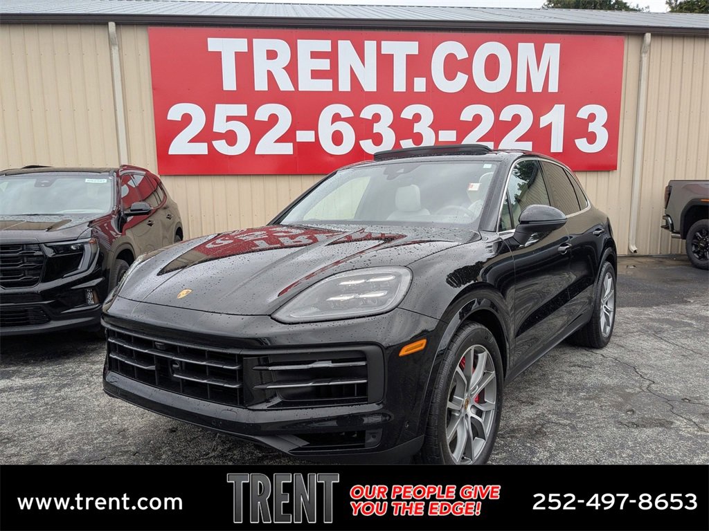 Used 2024 Porsche Cayenne S image 1