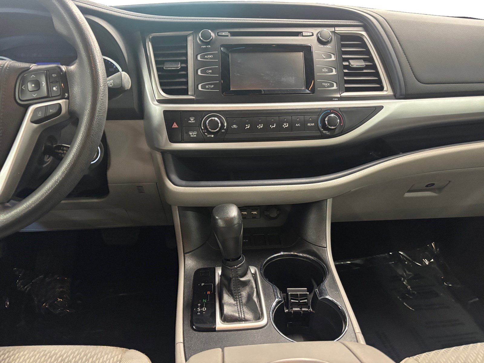 Used 2019 Toyota Highlander LE FWD image 11