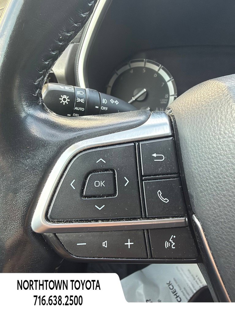 Used 2021 Toyota Highlander XLE FWD image 24