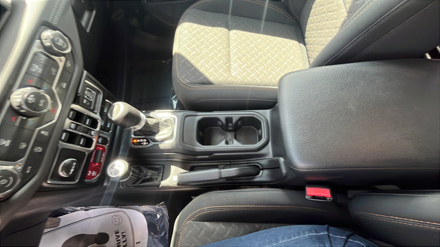 Used 2026 Jeep Gladiator Mojave AWD/4WD image 17