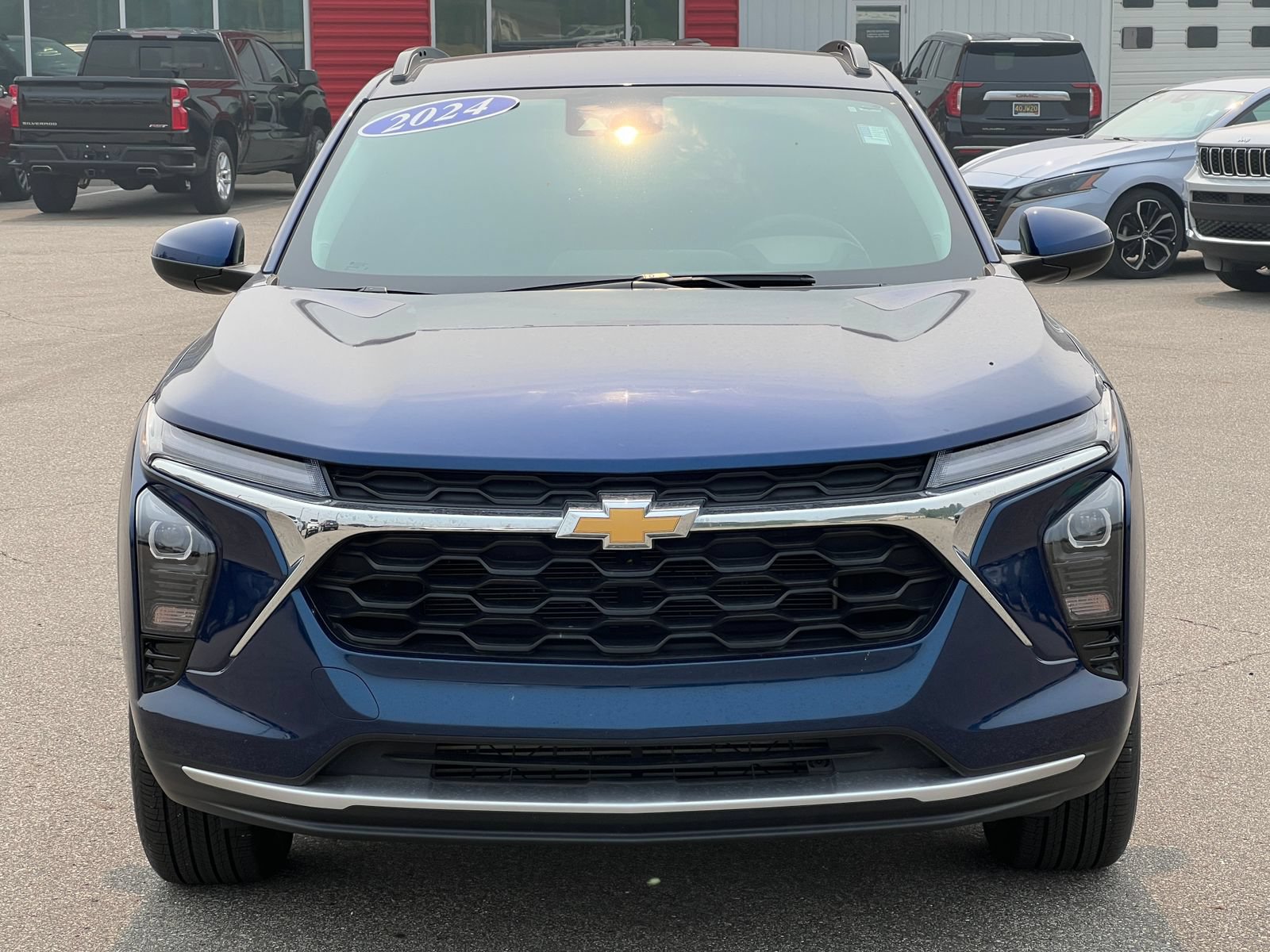 Used 2024 Chevrolet Trax LT w/ Driver Confidence Package FWD image 39