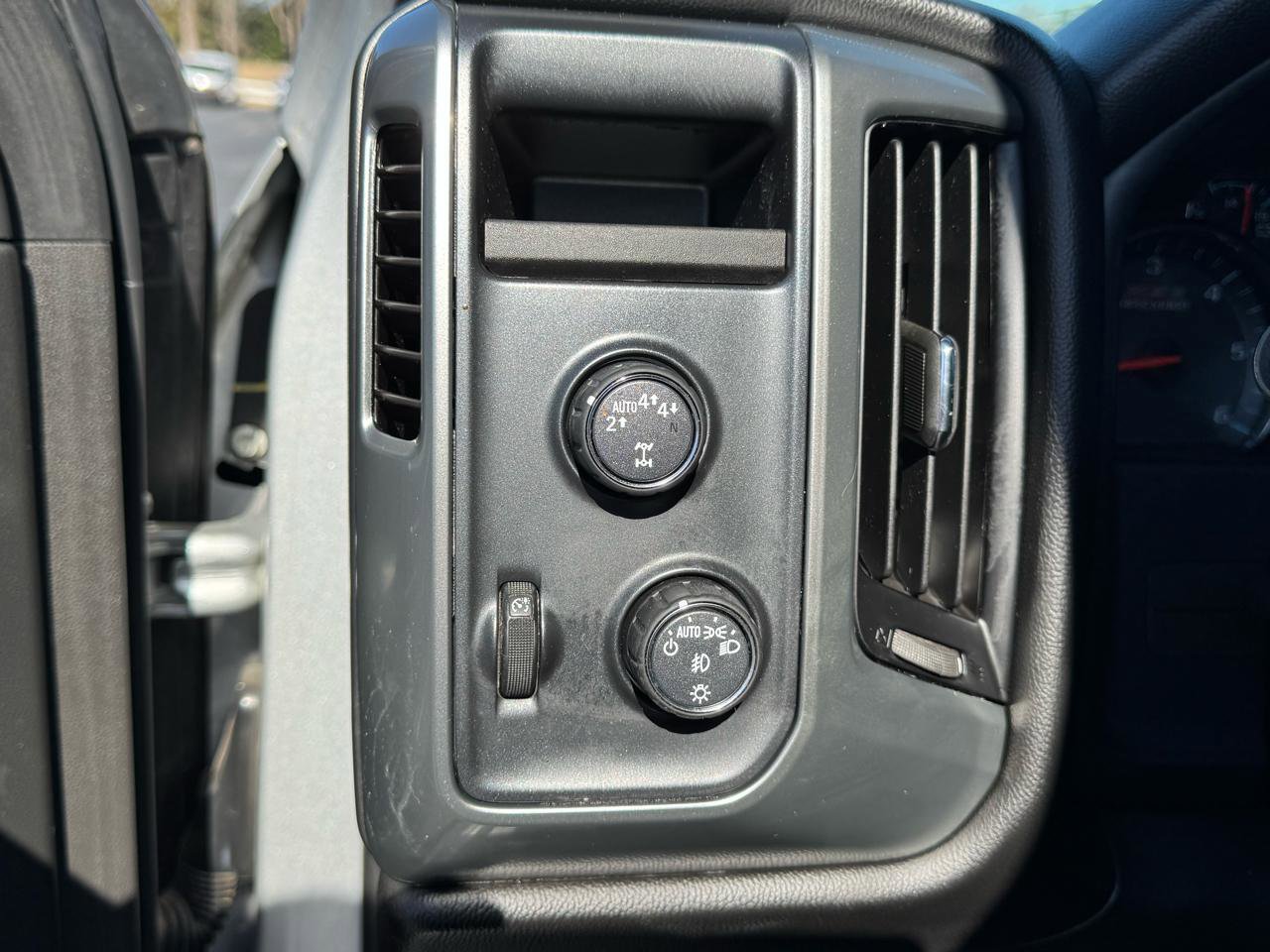 Used 2018 Chevrolet Silverado 1500 LT w/ All Star Edition image 23