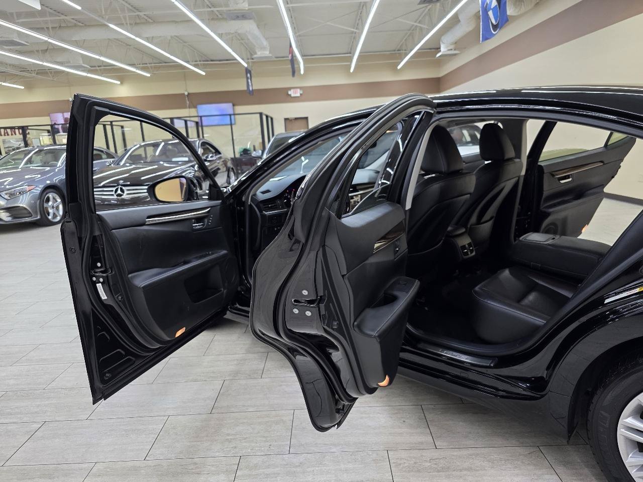 Used 2015 Lexus ES 350 w/ Luxury Package FWD image 15