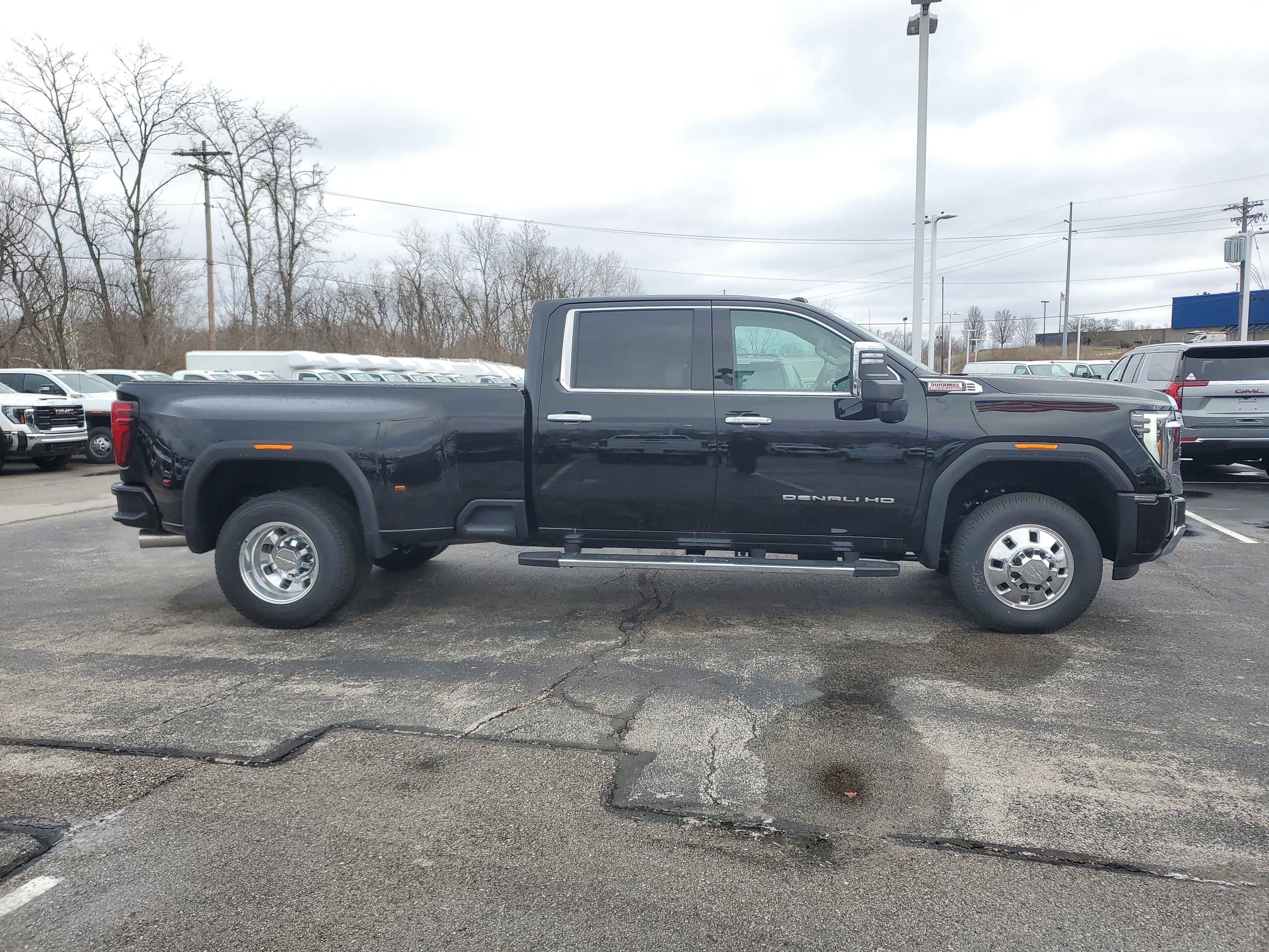 New 2026 GMC Sierra 3500 Denali w/ Denali Reserve Package image 3