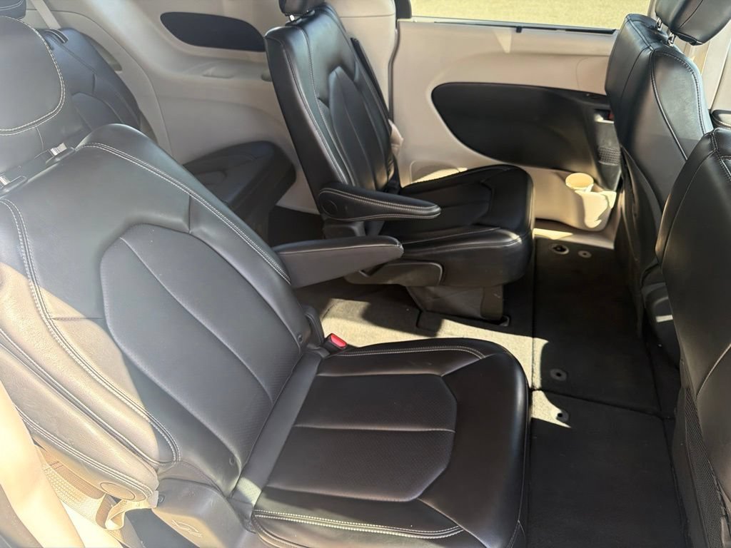 Used 2024 Chrysler Pacifica Touring-L FWD image 12