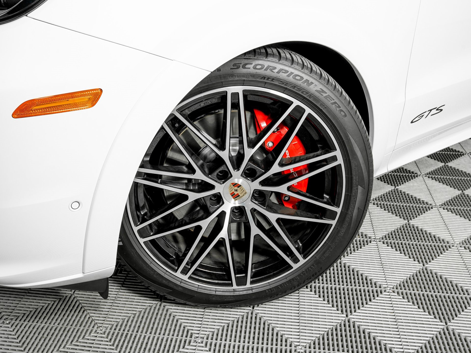 Used 2025 Porsche Cayenne GTS image 30