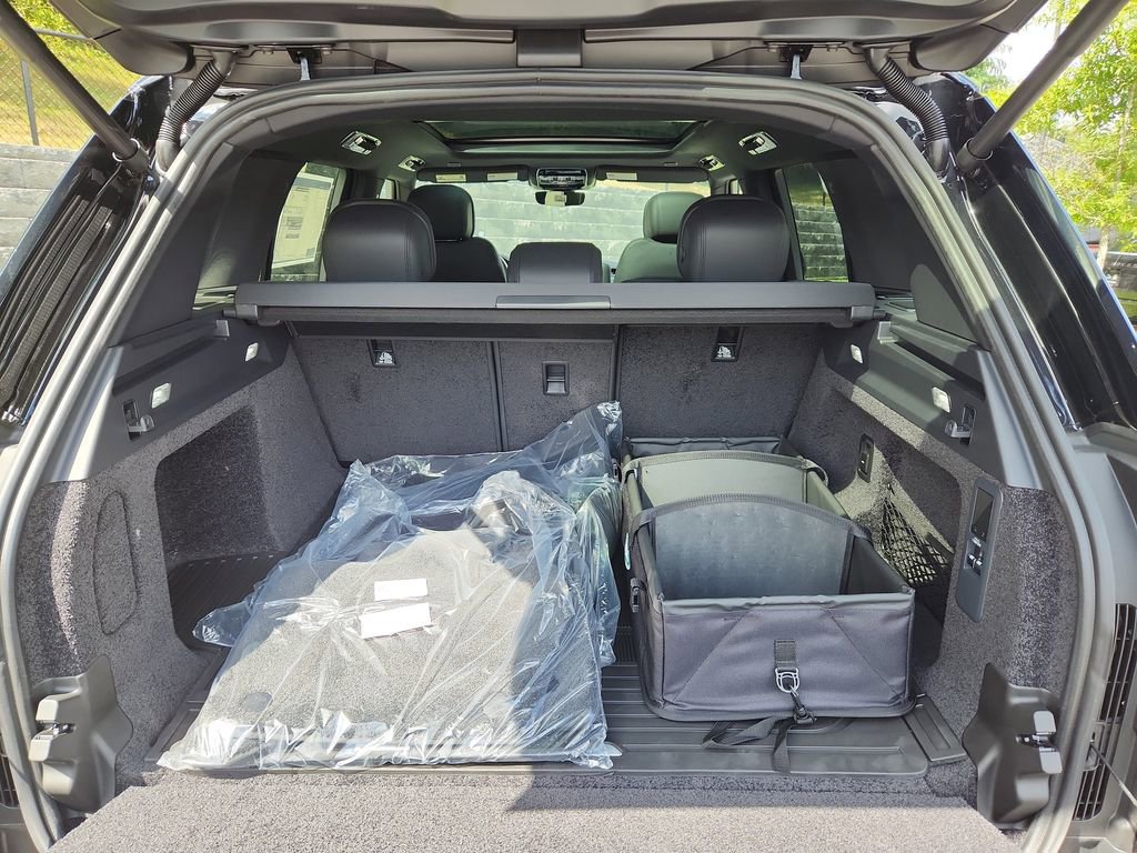 New 2025 Land Rover Range Rover SE image 13