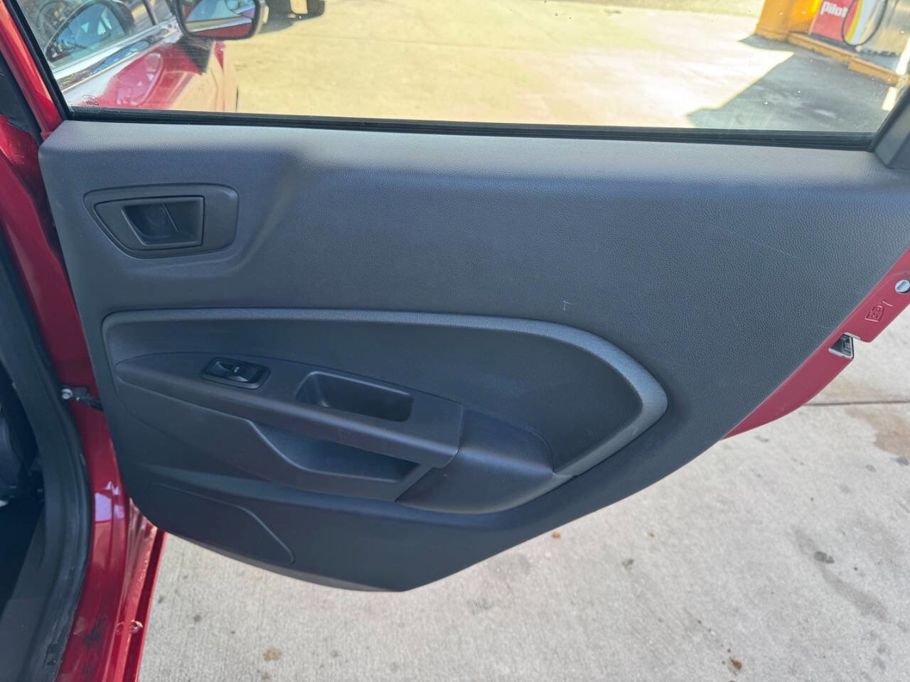 Used 2012 Ford Fiesta SEL image 21