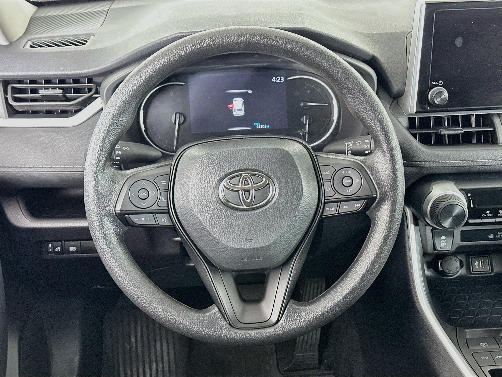 Used 2025 Toyota RAV4 LE FWD image 18