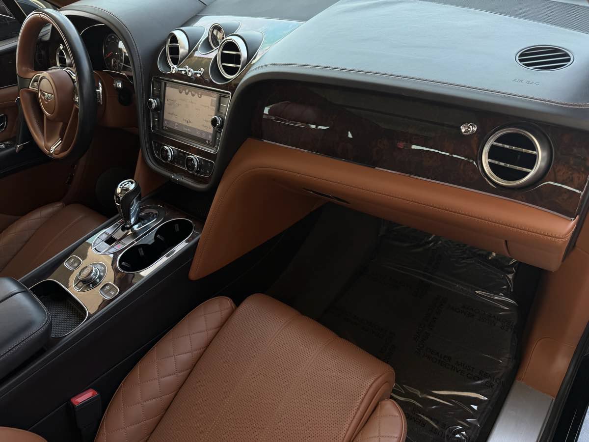 Used 2017 Bentley Bentayga AWD/4WD image 25