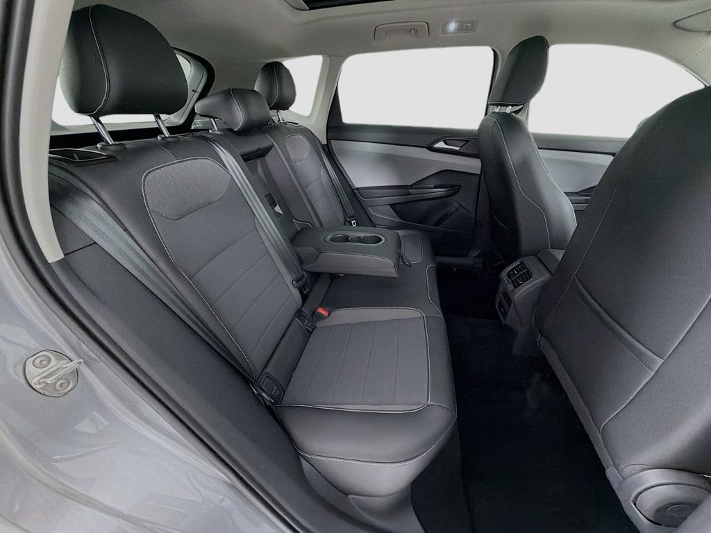 Used 2023 Volkswagen Taos SE w/ Panoramic Sunroof Package FWD image 27