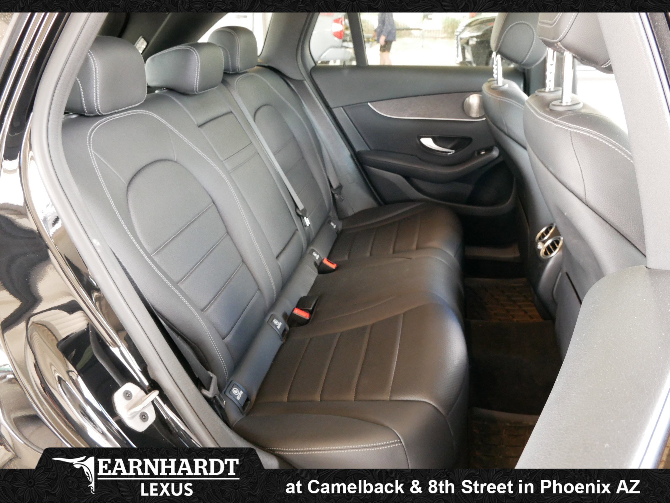 Used 2021 Mercedes-Benz GLC 300 4MATIC image 3