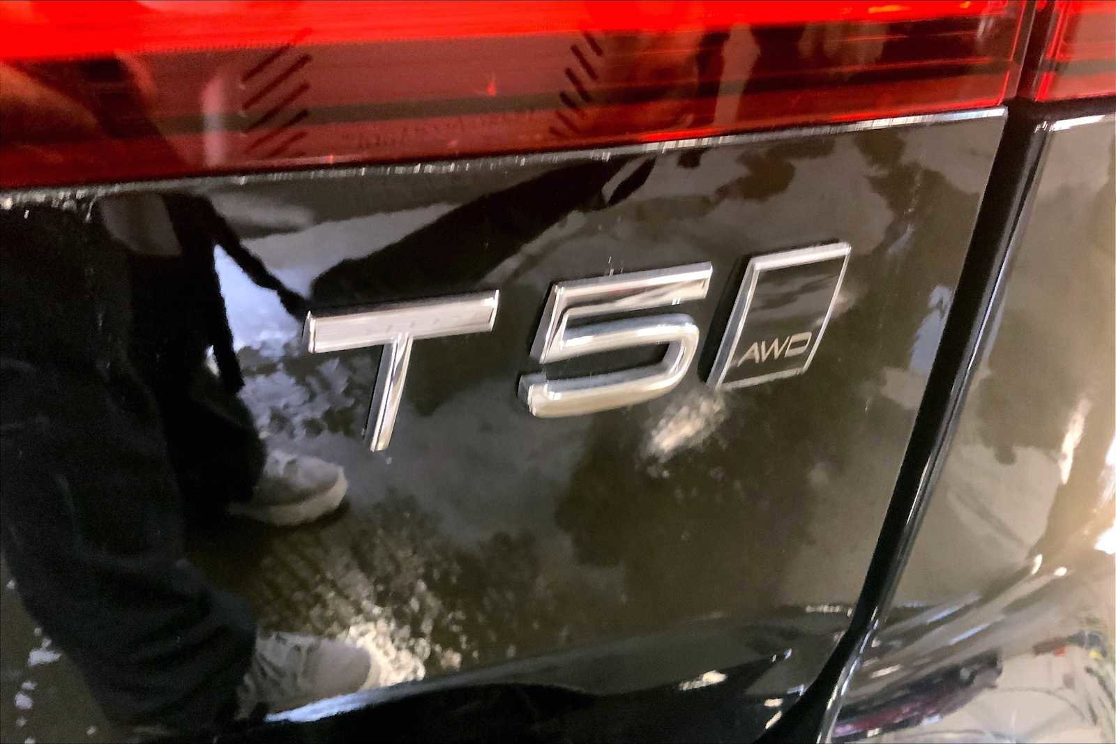 Used 2021 Volvo V60 T5 Cross Country image 9