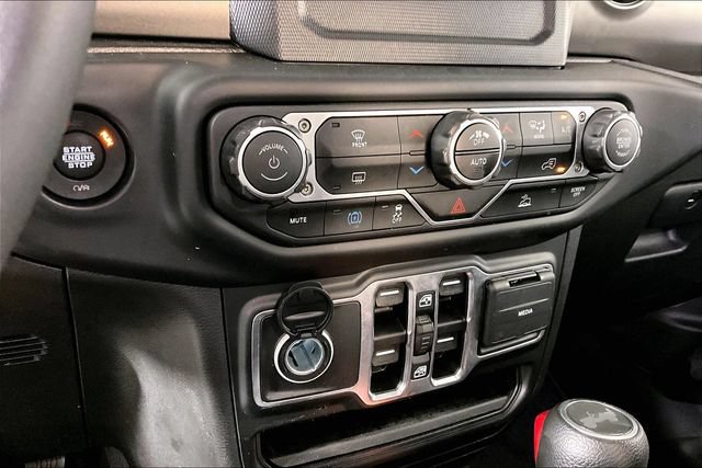 Used 2023 Jeep Wrangler Unlimited AWD/4WD image 13