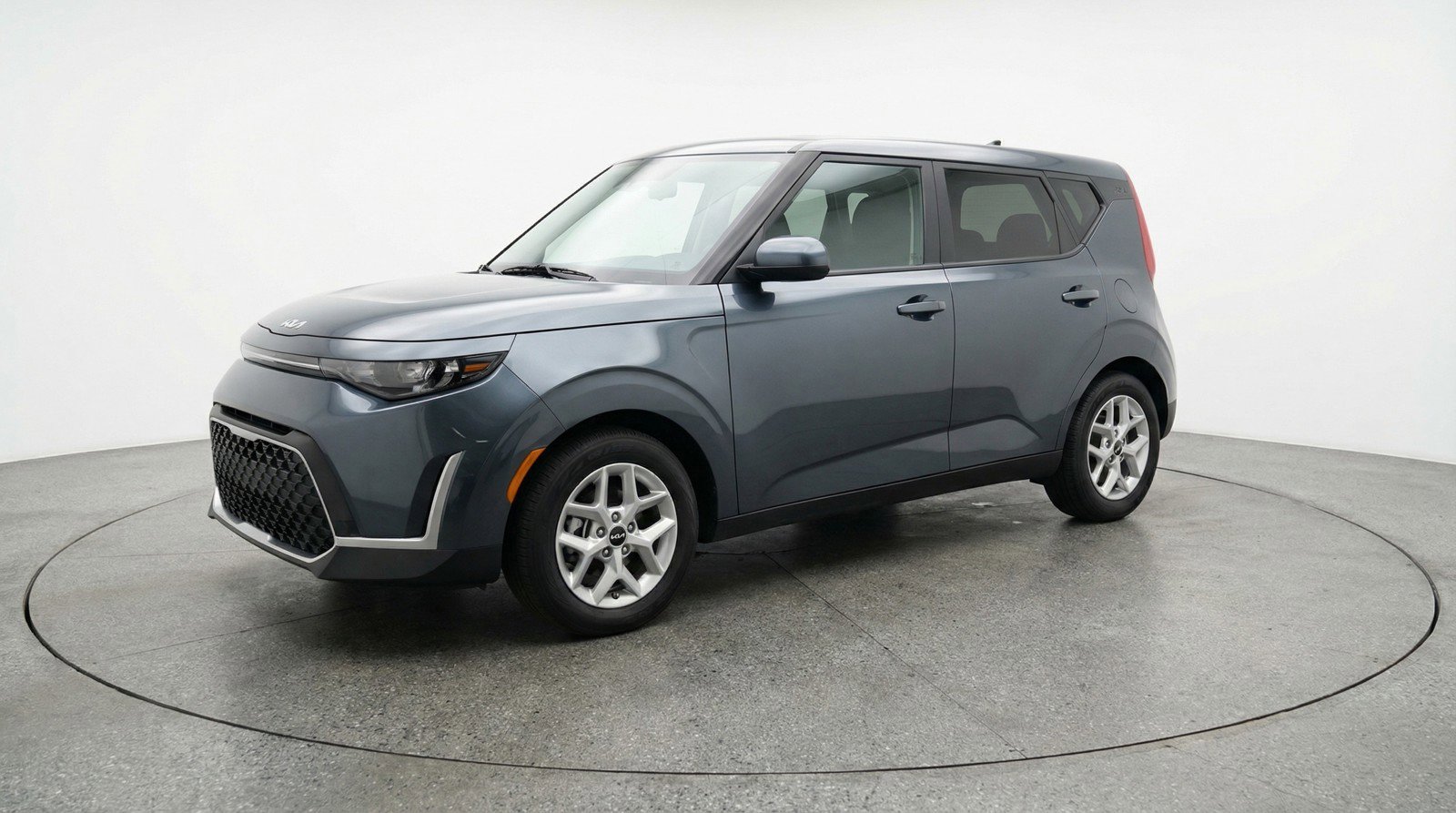 Used 2025 Kia Soul LX w/ LX Technology Package image 3