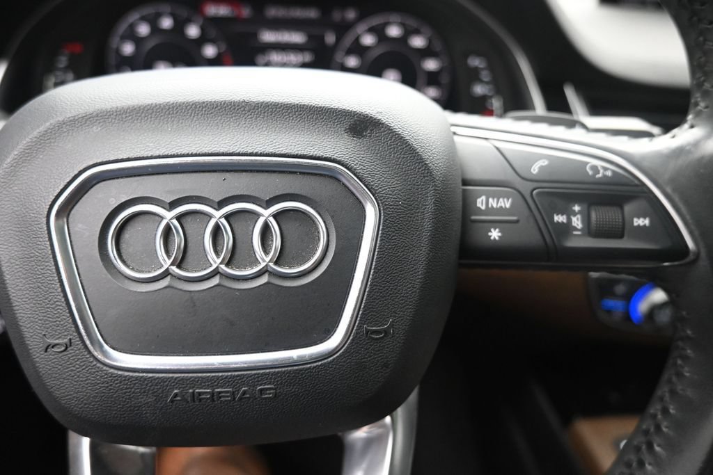 Used 2017 Audi Q7 3.0T Premium Plus w/ Premium Plus Package AWD/4WD image 14