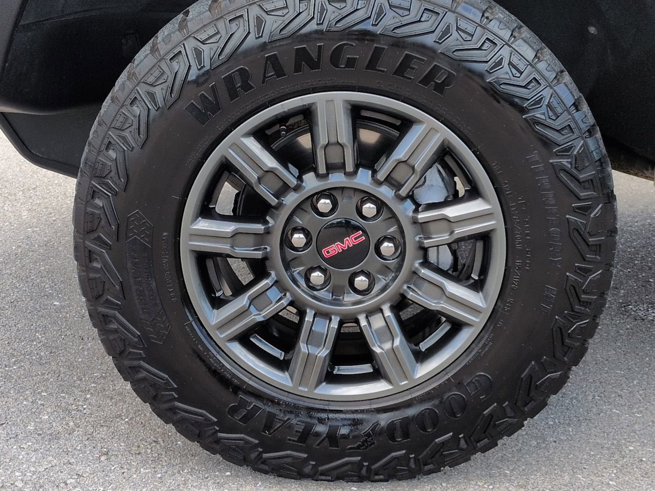 Used 2024 GMC Sierra 1500 AT4X AWD/4WD image 11