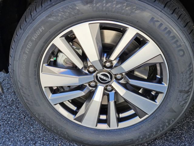 New 2025 Nissan Pathfinder SL w/ Black Appearance Package image 10