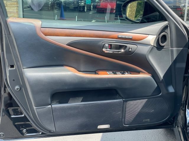 Used 2013 Lexus LS 600h L AWD/4WD image 23