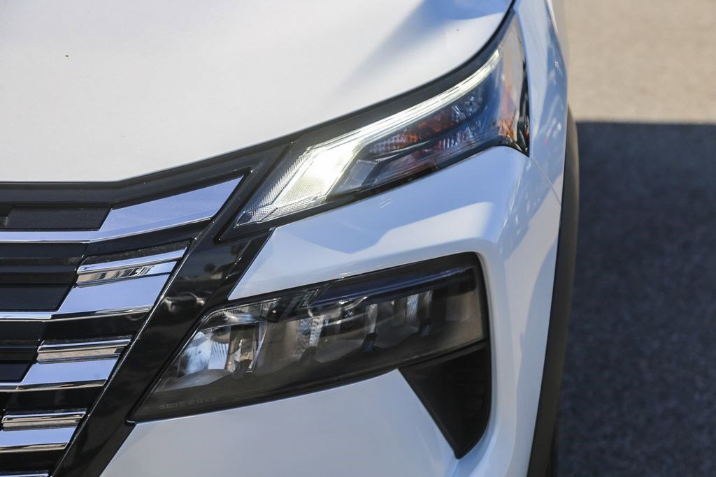 Used 2025 Nissan Rogue S FWD image 4