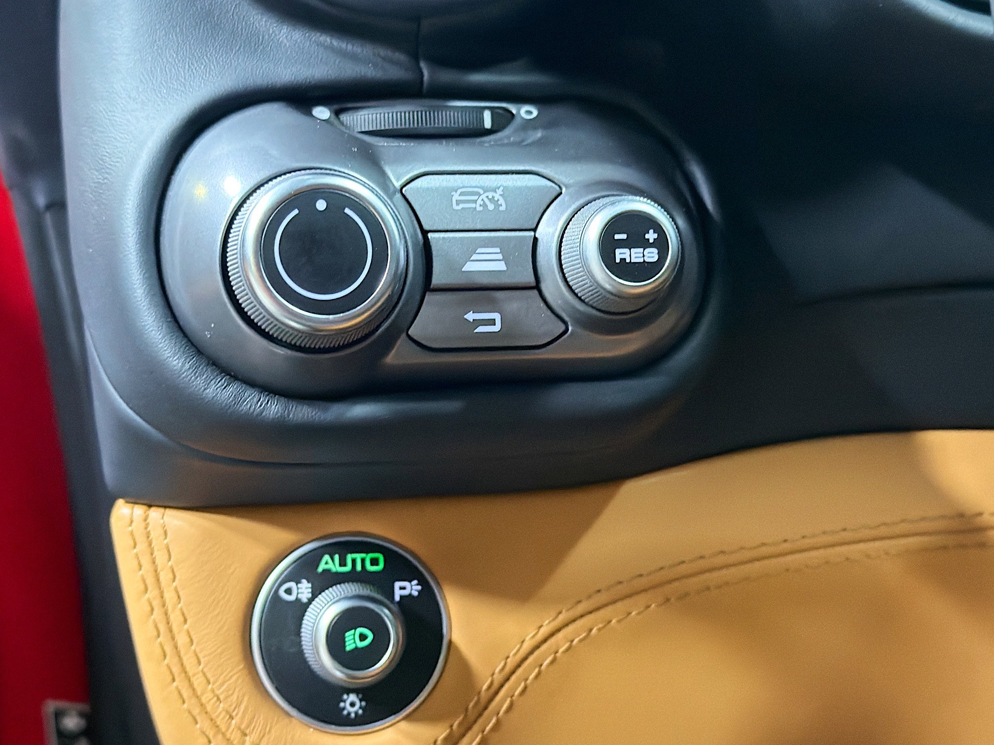 Used 2020 Ferrari Portofino RWD image 31