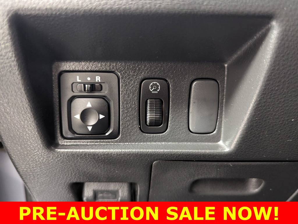 Used 2006 Mitsubishi Outlander SE FWD image 13