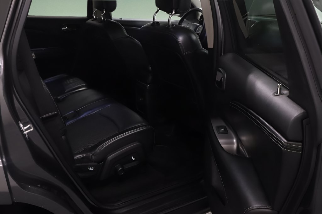 Used 2020 Dodge Journey Crossroad FWD image 17