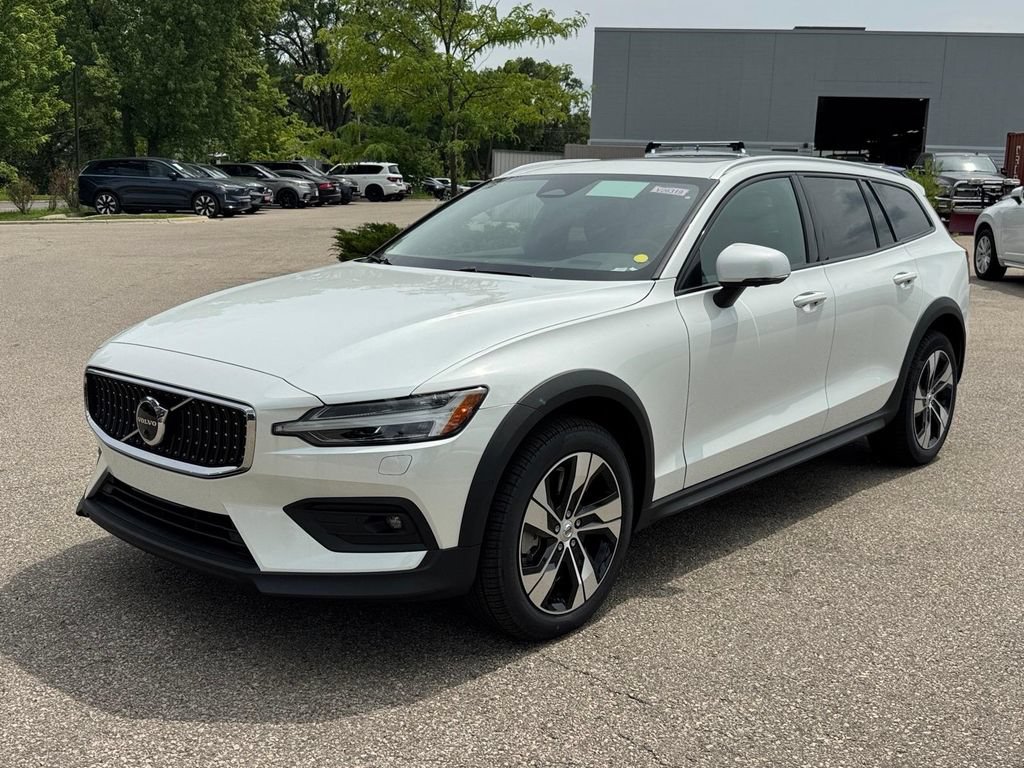 New 2026 Volvo V60 B5 Cross Country Plus w/ Climate Package AWD/4WD image 1