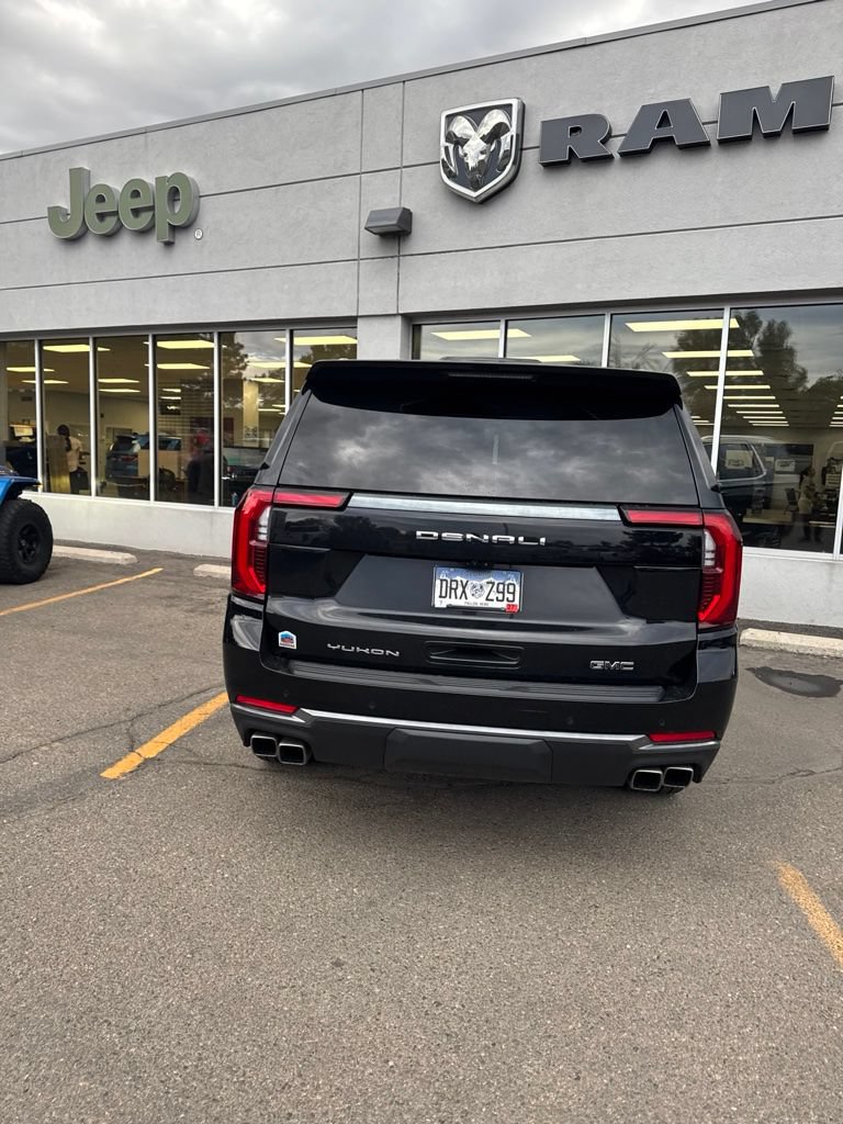 Used 2025 GMC Yukon Denali Ultimate AWD/4WD image 3