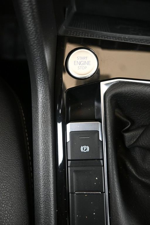 Certified 2024 Volkswagen Taos SE image 35