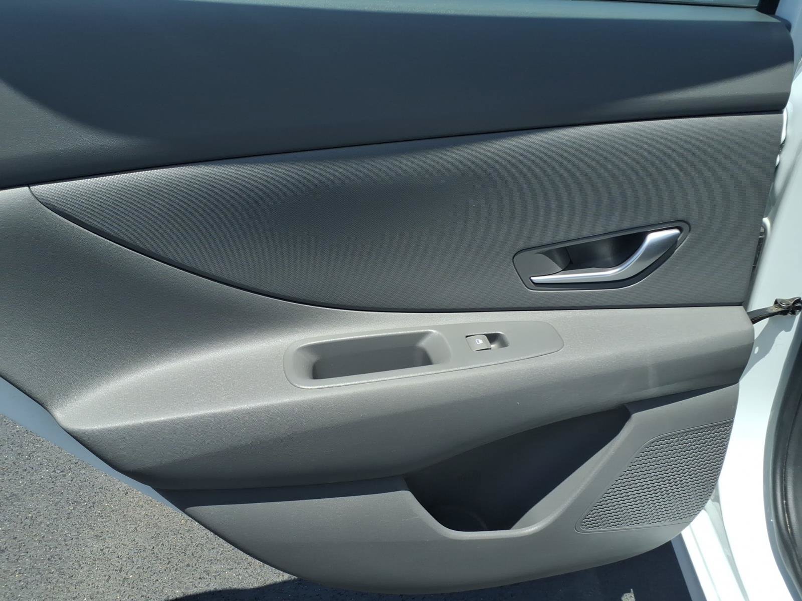 Certified 2022 Hyundai Elantra SEL w/ Preferred Accessory Package FWD image 18