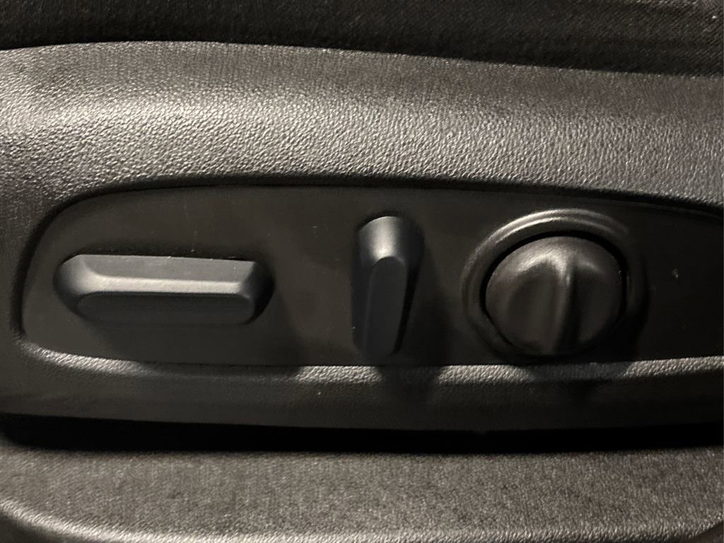 Used 2023 GMC Acadia SLE w/ Driver Convenience Package image 39