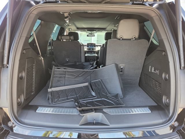 Certified 2024 Chevrolet Tahoe Z71 w/ Luxury Package AWD/4WD image 13