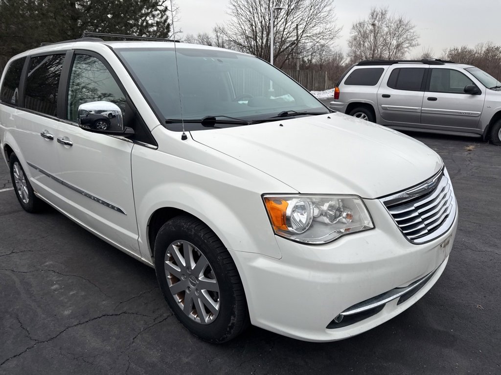 Used 2012 Chrysler Town & Country Touring-L w/ Entertainment Group #2 image 5