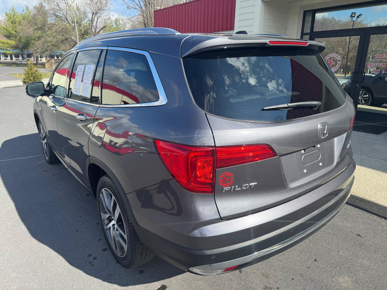 Used 2018 Honda Pilot Touring image 5
