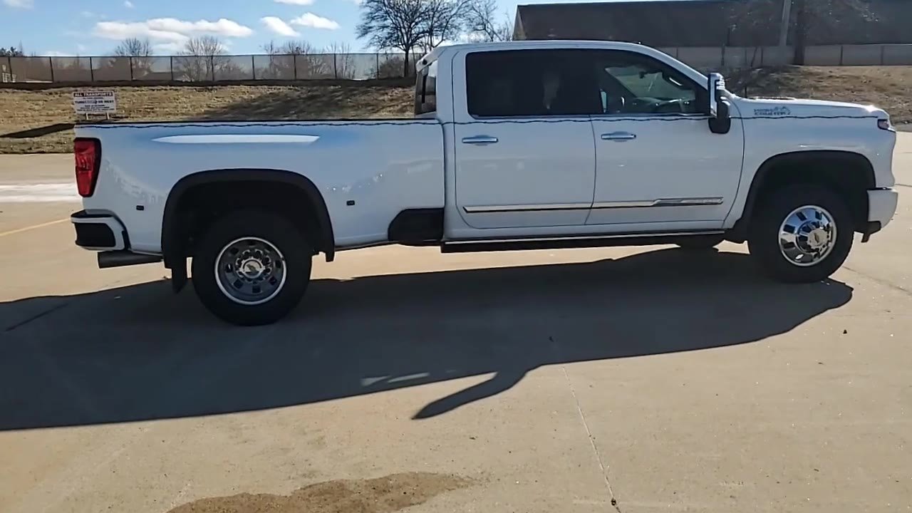 Used 2025 Chevrolet Silverado 3500 High Country w/ High Country Premium Package image 9