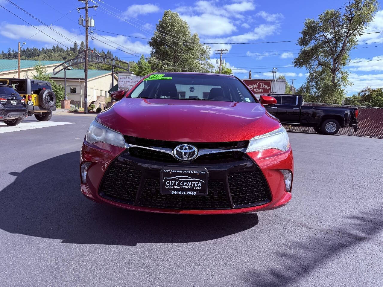 Used 2016 Toyota Camry SE FWD image 3