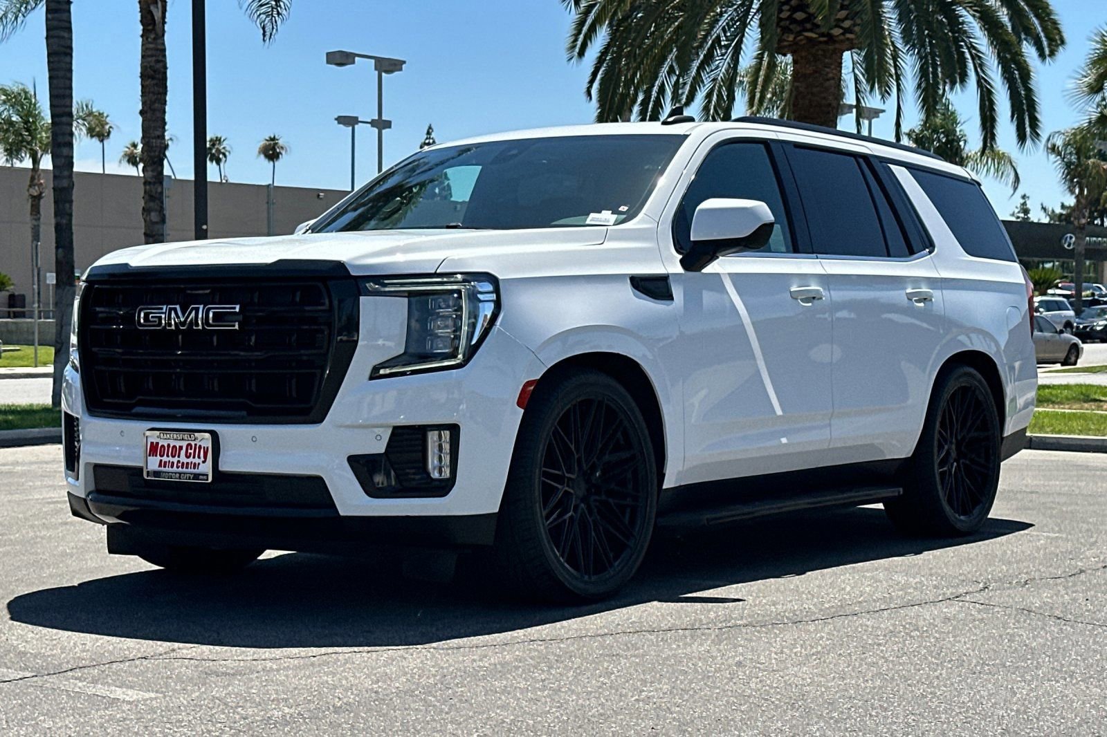 Used 2022 GMC Yukon SLE w/ Gmc Pro Safety Plus Package RWD image 8