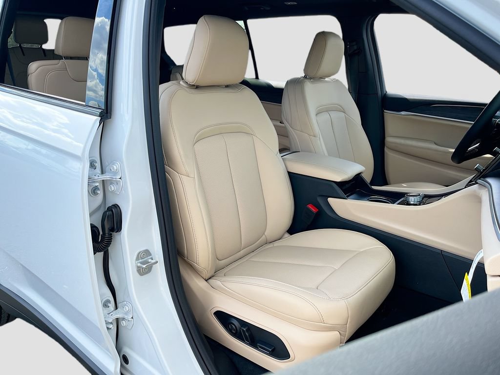 New 2026 Jeep Grand Cherokee L Limited w/ Luxury Tech Group II AWD/4WD image 30